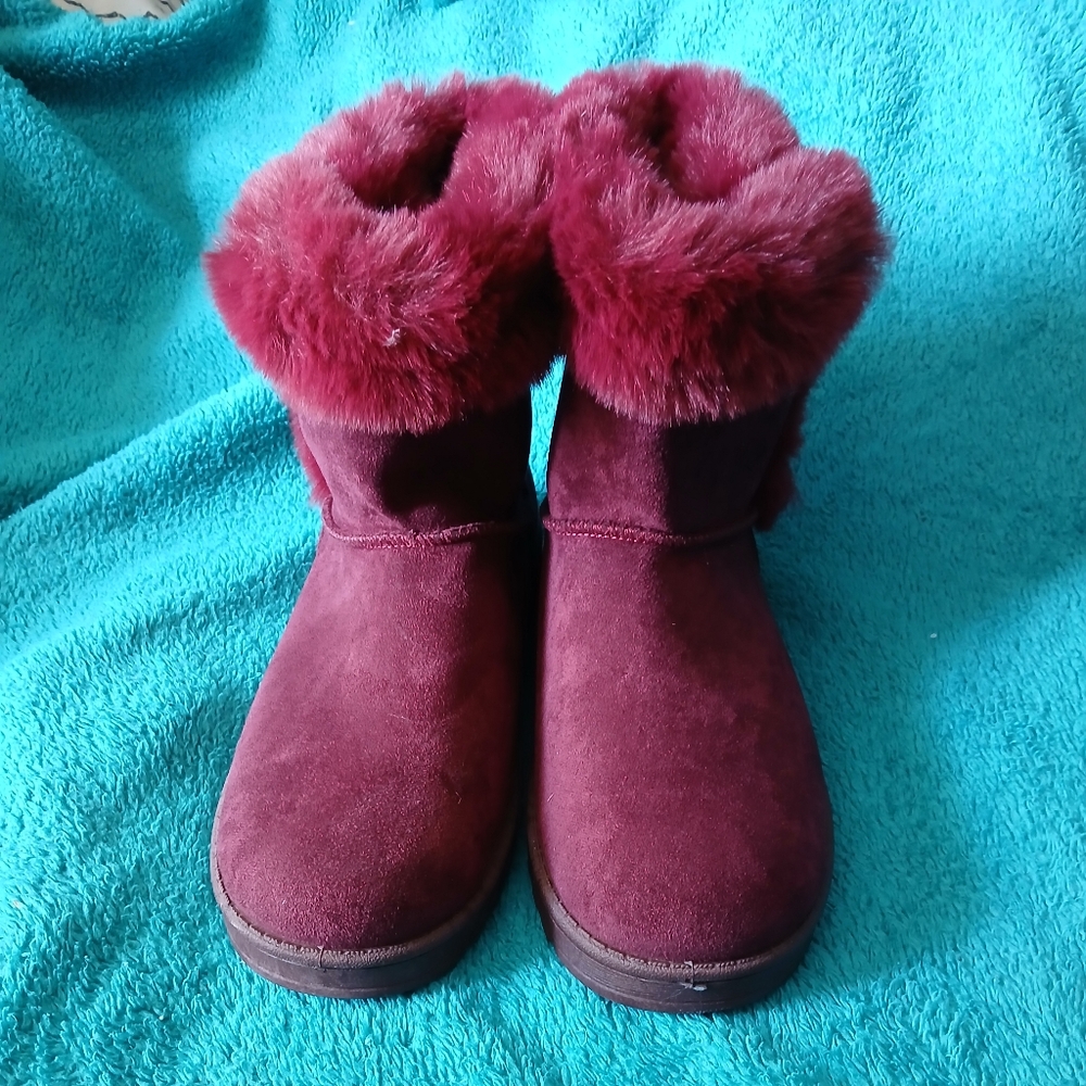 Chic Red Suede Boots